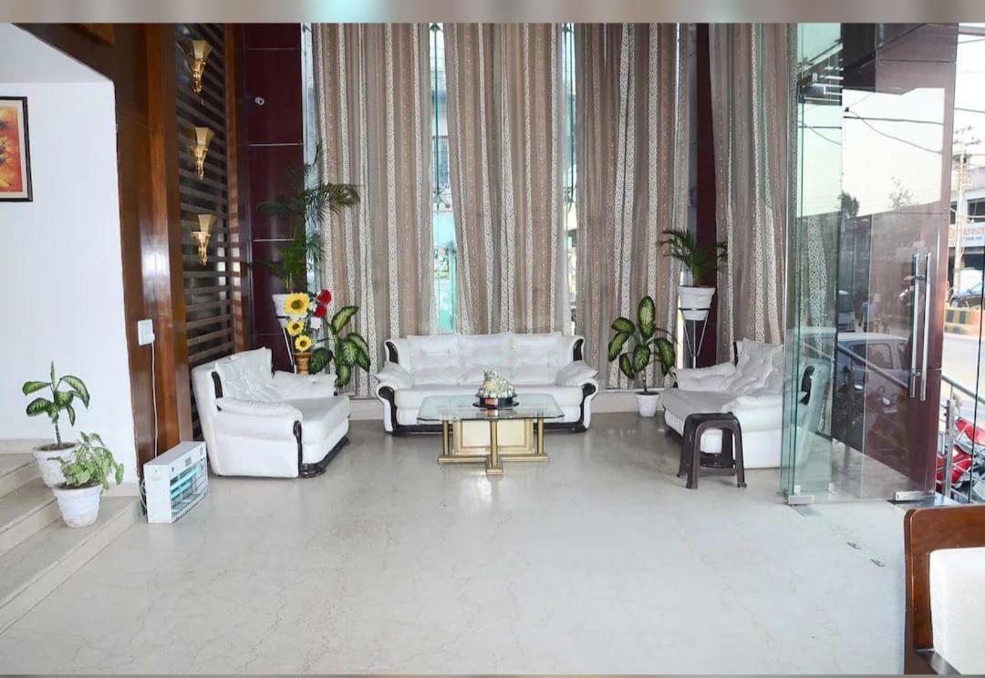 Hotel Opulence Патханкот Екстер'єр фото